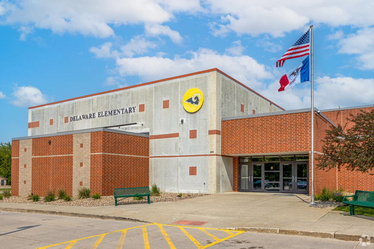 delaware-elementary-school-des-moines-ia-3-schoolphoto