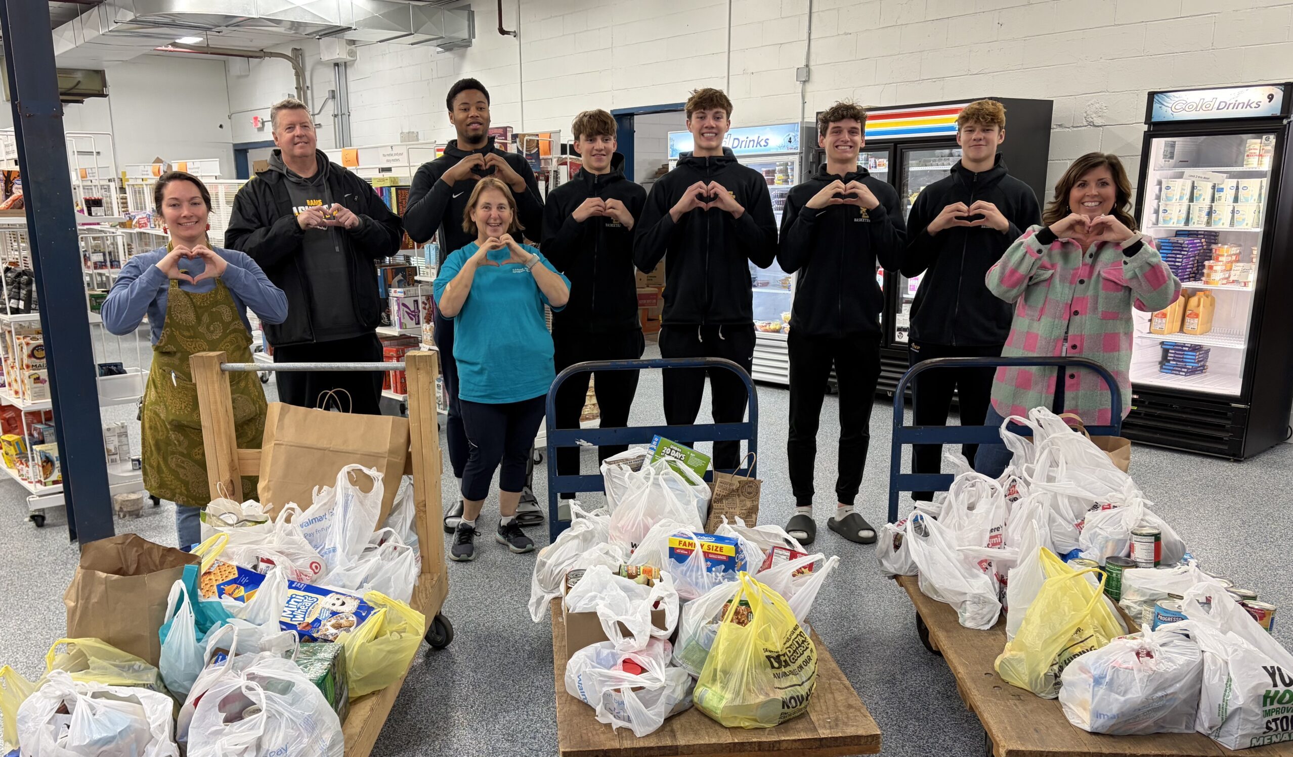SEP Boys Basketball team donating to Caring Hands