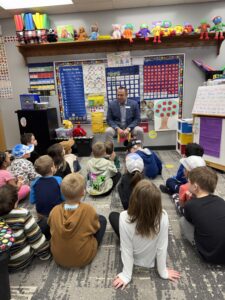 Dr. Dirk Halupnik reading to Four Mile Kindergartners