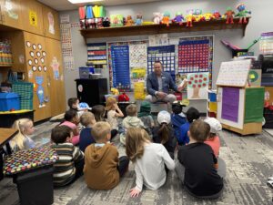 Dr. Dirk Halupnik reading to Four Mile Kindergartners