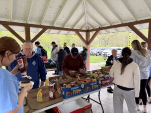 SCIP Day students eating picnic lunch