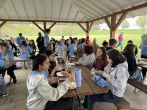 SCIP Day students eating picnic lunch