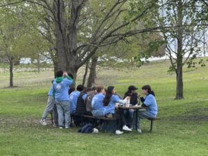 SCIP Day students eating picnic lunch