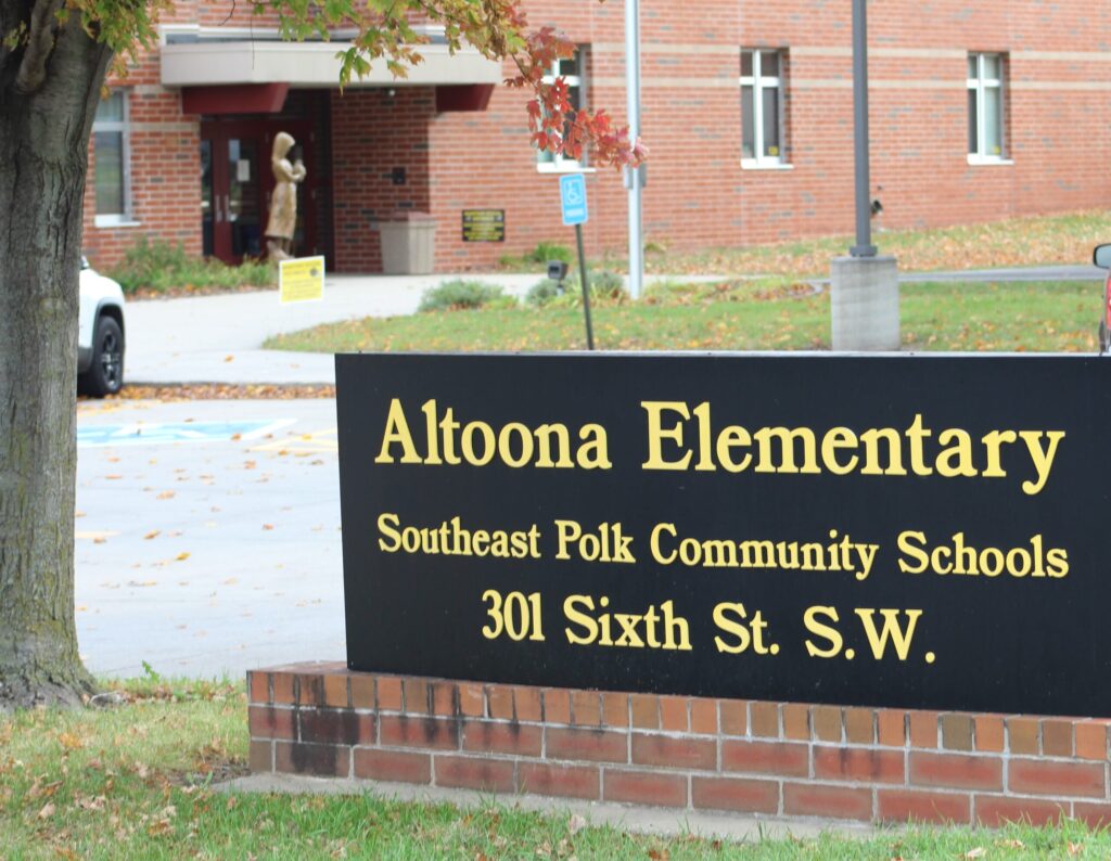 2020-Altoona-Elementary-School-cropped-scaled A sign of the Altoona Elementary school.